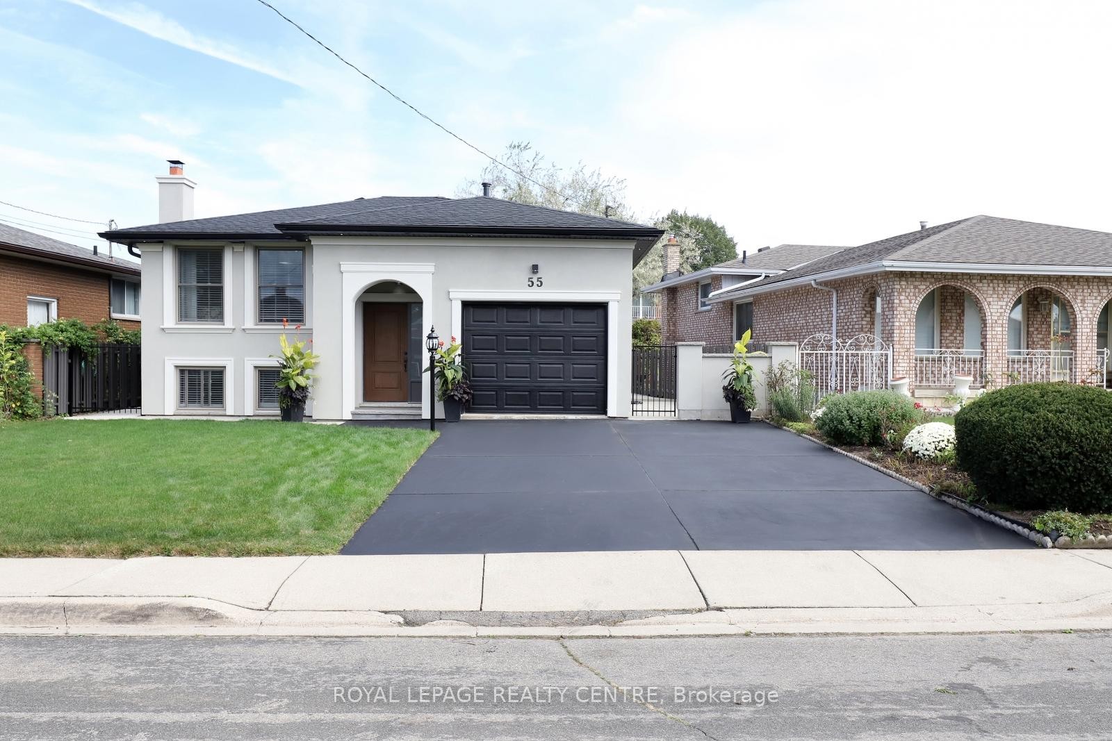 55 Flora Drive, Hamilton, ON - Outdoor