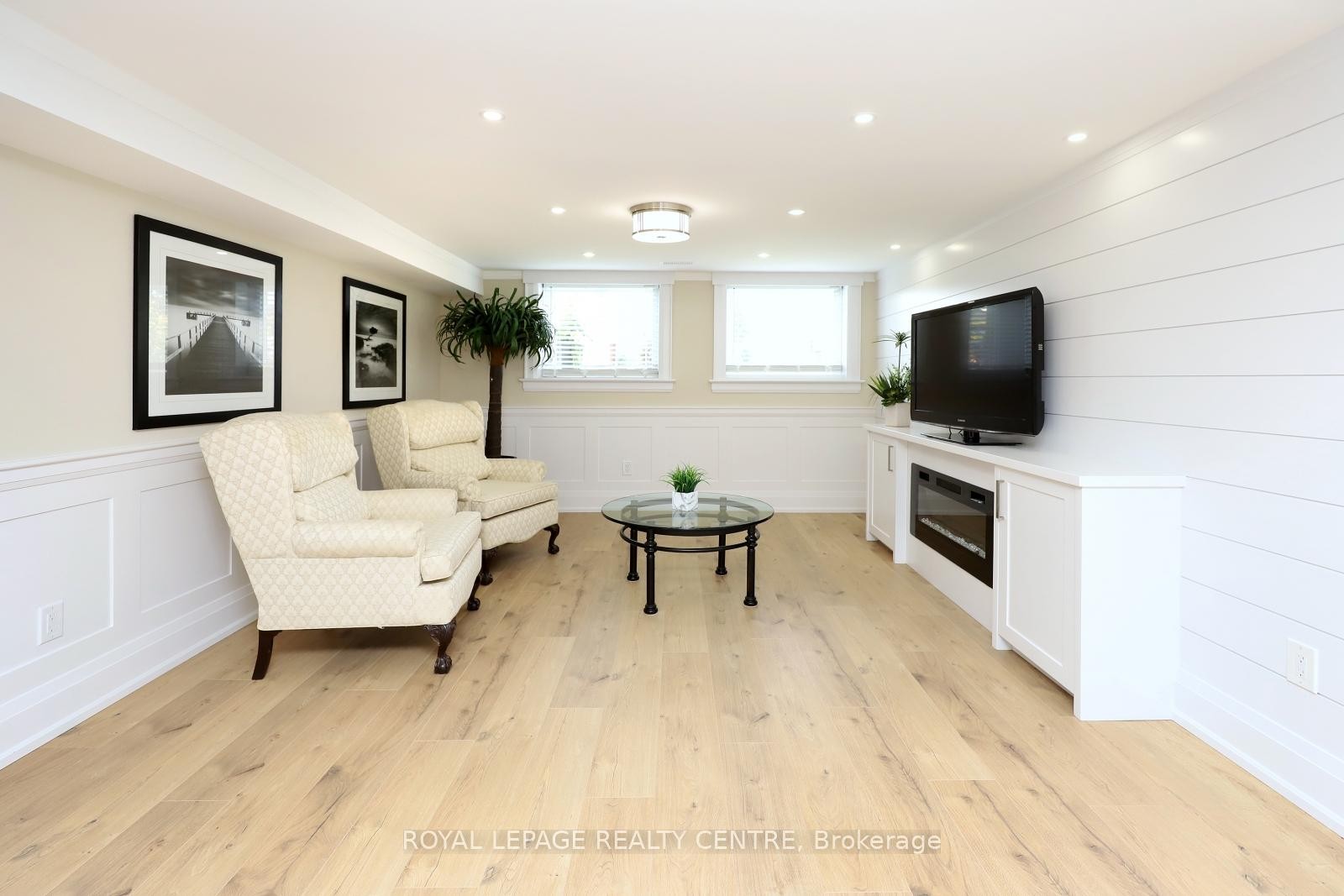 55 Flora Drive, Hamilton, ON - Indoor Photo Showing Living Room With Fireplace