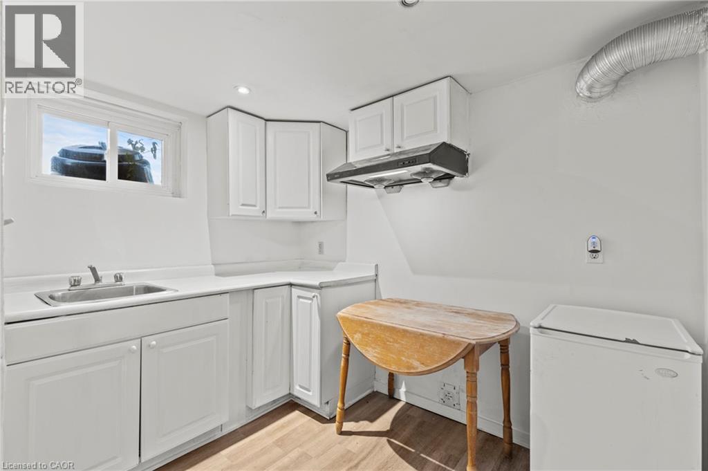 50 West 4Th Street, Hamilton, ON - Indoor Photo Showing Laundry Room
