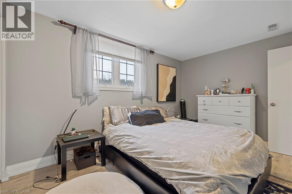 107 Horning Drive, Hamilton, ON - Indoor Photo Showing Bedroom