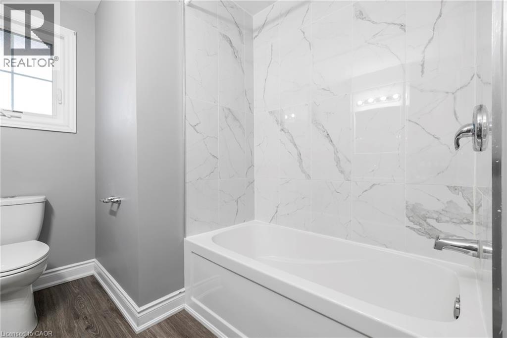 107 Horning Drive, Hamilton, ON - Indoor Photo Showing Bathroom