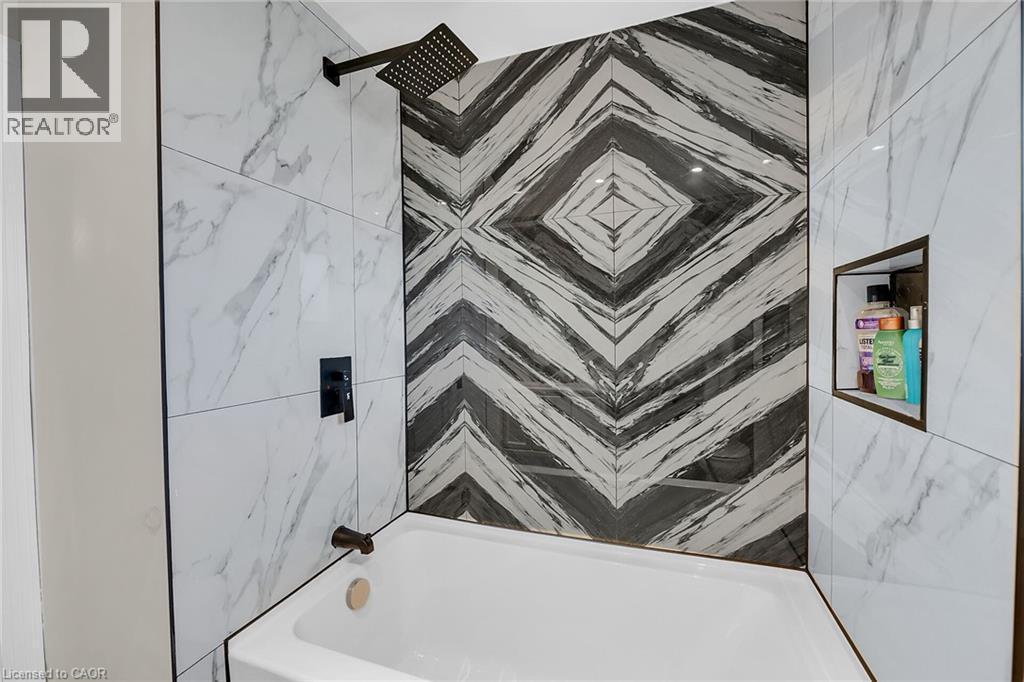 Bathroom featuring bathtub / shower combination - 125 Valera Drive, Hamilton, ON - Indoor