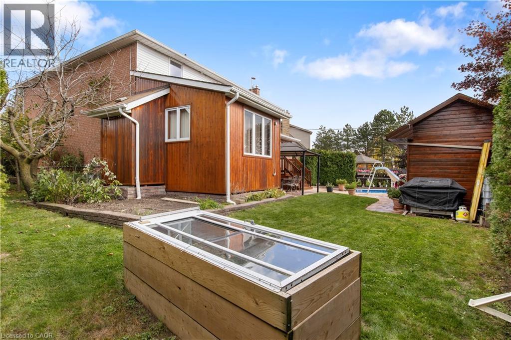 47 Burnt Ember Court, Kitchener, ON - Outdoor