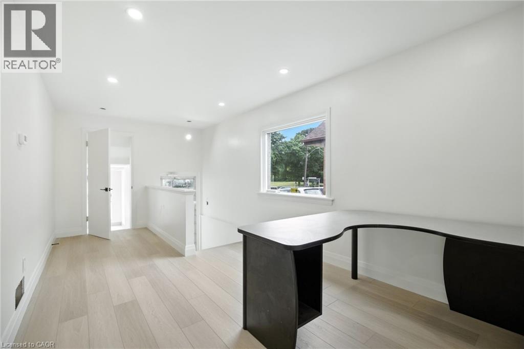 1583 Main Street E, Hamilton, ON