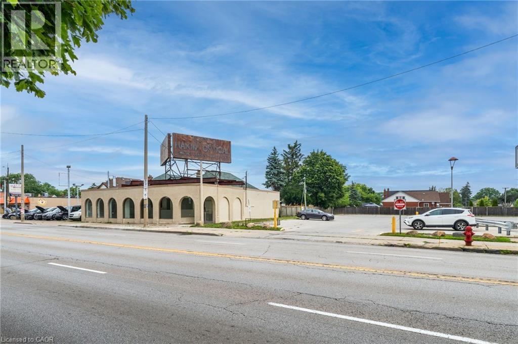 1583 Main Street E, Hamilton, ON