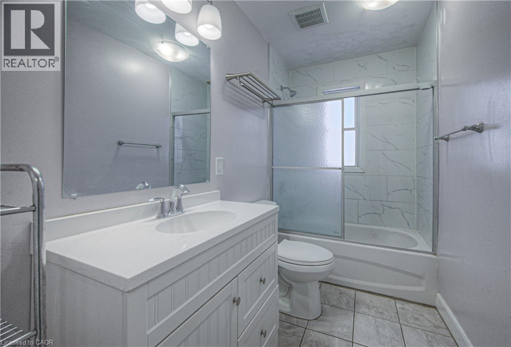 184 Patricia Avenue, Kitchener, ON - Indoor Photo Showing Bathroom