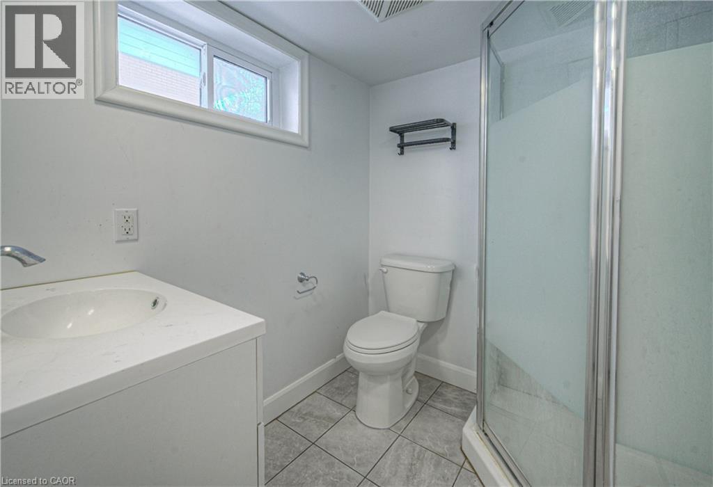 184 Patricia Avenue, Kitchener, ON - Indoor Photo Showing Bathroom