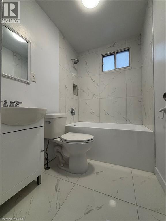 46 Delena Avenue S, Hamilton, ON - Indoor Photo Showing Bathroom