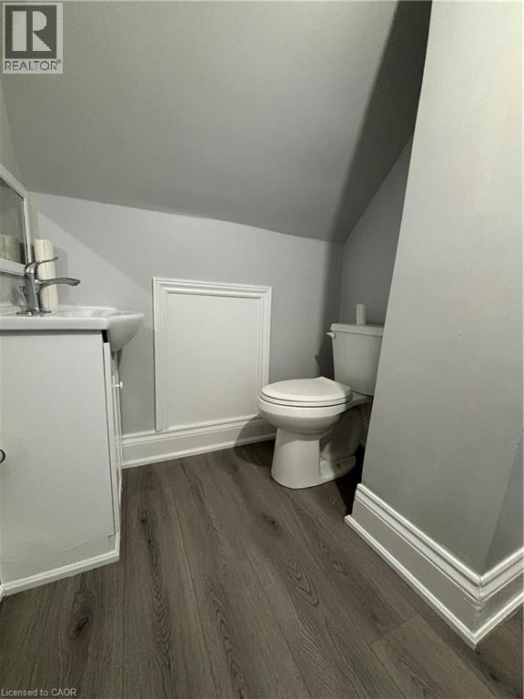 46 Delena Avenue S, Hamilton, ON - Indoor Photo Showing Bathroom