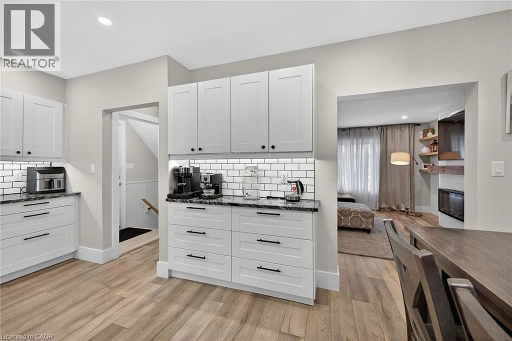 1091 Upper Wellington Street, Hamilton, ON - Indoor Photo Showing Kitchen