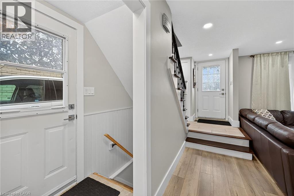 1091 Upper Wellington Street, Hamilton, ON - Indoor Photo Showing Other Room