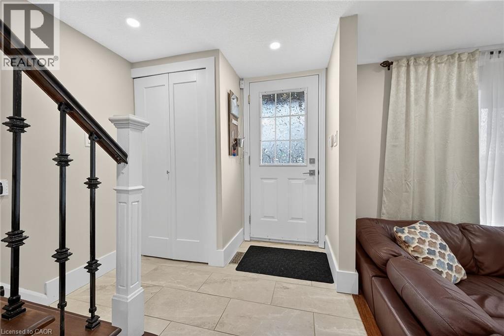 1091 Upper Wellington Street, Hamilton, ON - Indoor Photo Showing Other Room