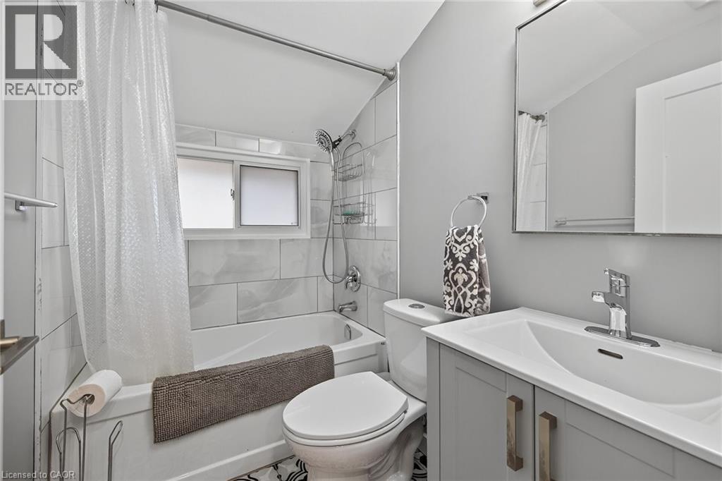1091 Upper Wellington Street, Hamilton, ON - Indoor Photo Showing Bathroom