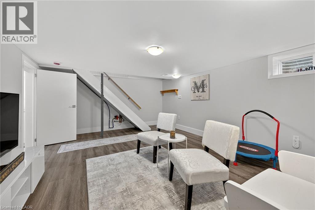 1091 Upper Wellington Street, Hamilton, ON - Indoor