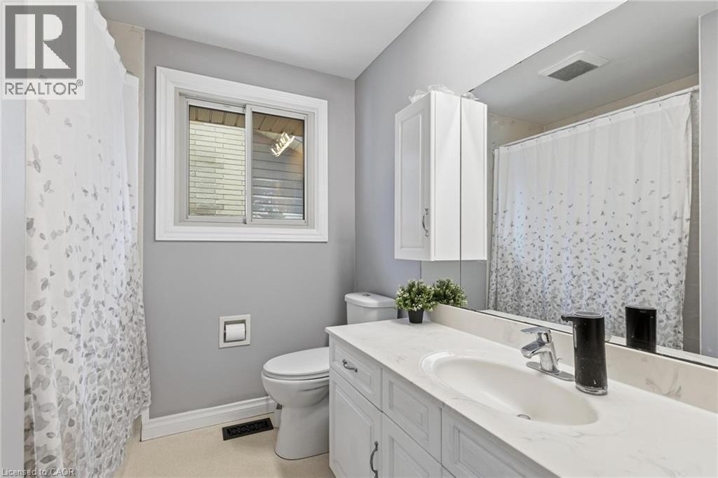 Full bathroom featuring vanity and curtained shower - 364 Roselawn Place, Waterloo, ON - Indoor Photo Showing Bathroom