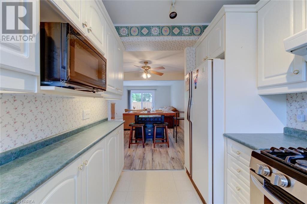 32 Montclair Crescent Unit# 16, Simcoe, ON - Indoor Photo Showing Kitchen