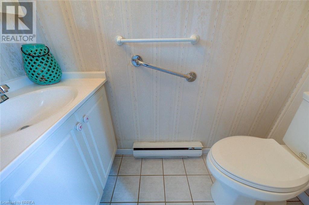 32 Montclair Crescent Unit# 16, Simcoe, ON - Indoor Photo Showing Bathroom