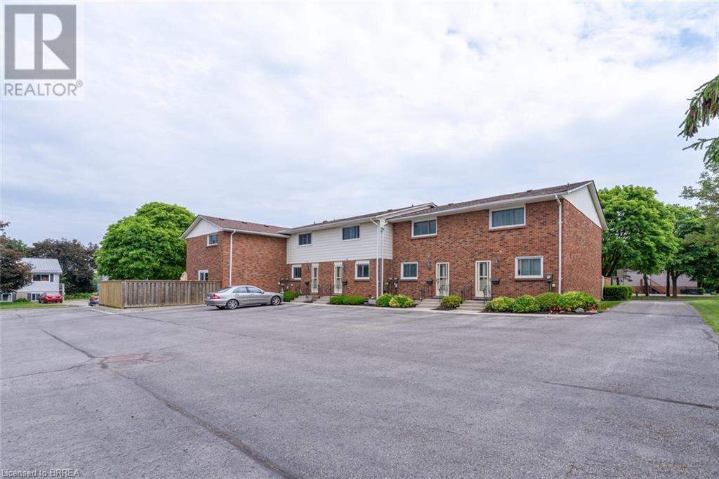 32 Montclair Crescent Unit# 16, Simcoe, ON - Outdoor