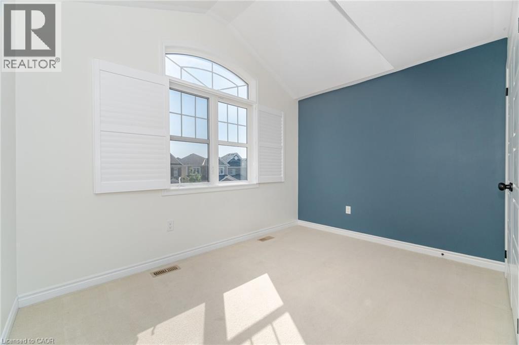 Carpeted spare room featuring lofted ceiling and baseboards - 28 Pickett Place, Cambridge, ON - Indoor Photo Showing Other Room