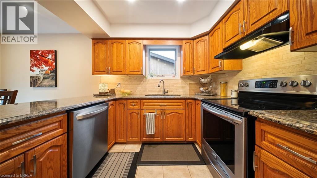 74 Gordon Street, Cambridge, ON - Indoor Photo Showing Kitchen With Stainless Steel Kitchen