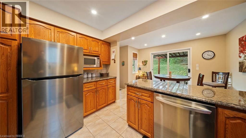 74 Gordon Street, Cambridge, ON - Indoor Photo Showing Kitchen