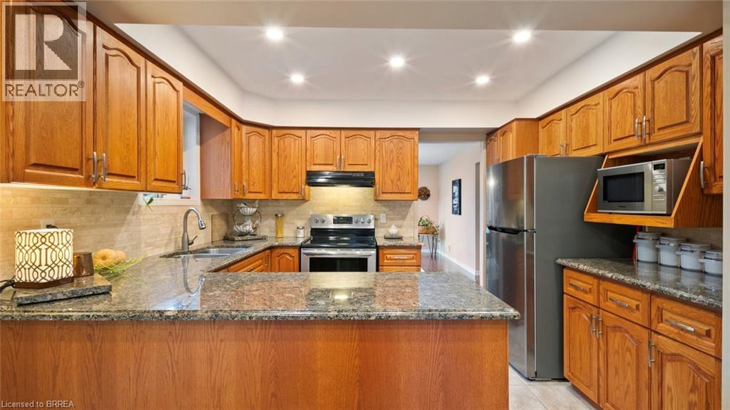 74 Gordon Street, Cambridge, ON - Indoor Photo Showing Kitchen With Stainless Steel Kitchen