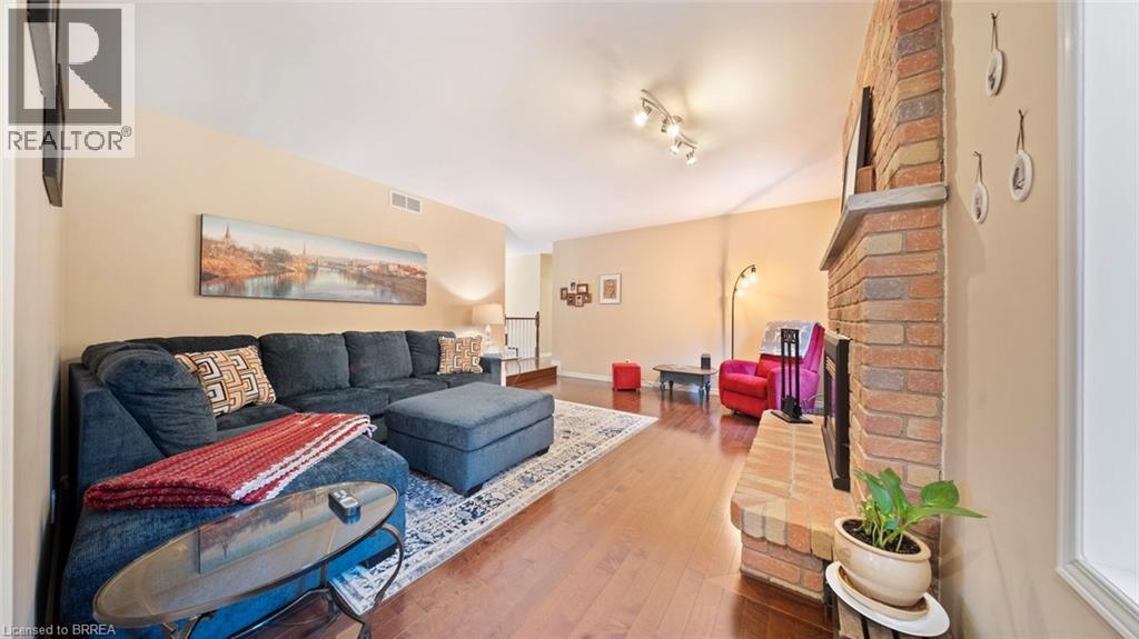 74 Gordon Street, Cambridge, ON - Indoor Photo Showing Living Room