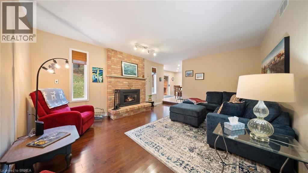 74 Gordon Street, Cambridge, ON - Indoor Photo Showing Living Room With Fireplace