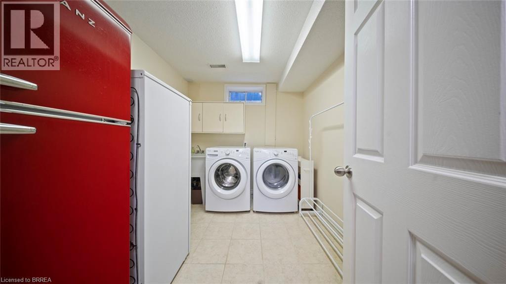74 Gordon Street, Cambridge, ON - Indoor Photo Showing Laundry Room