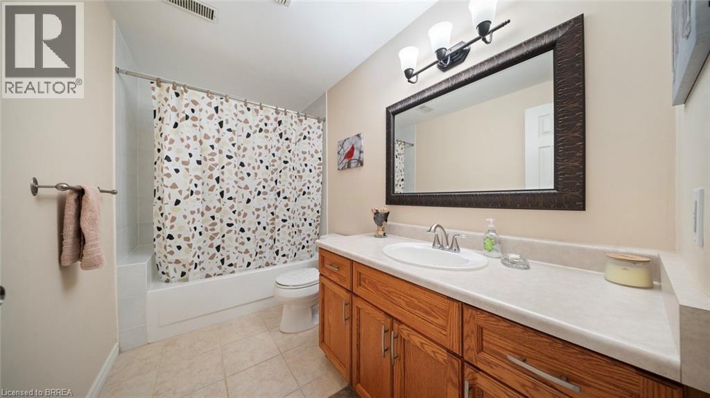 74 Gordon Street, Cambridge, ON - Indoor Photo Showing Bathroom