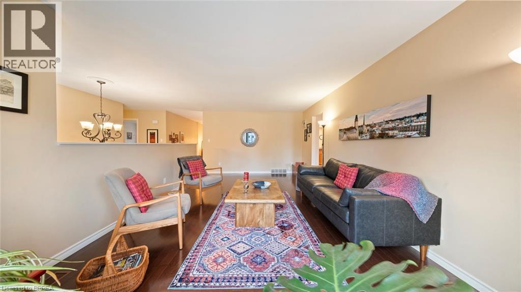 74 Gordon Street, Cambridge, ON - Indoor Photo Showing Living Room