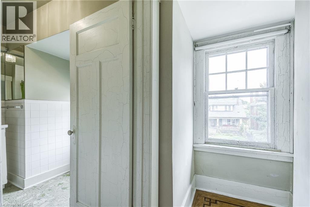 182 Balmoral Avenue S, Hamilton, ON - Indoor