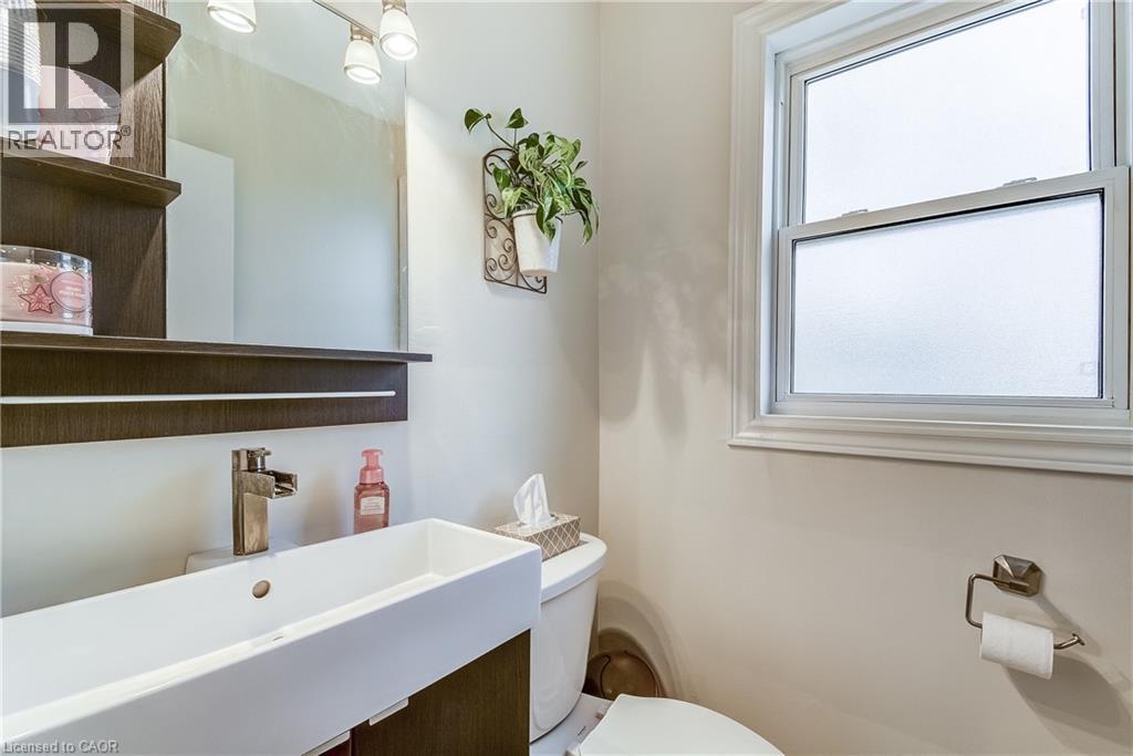 2420 Maryvale Court, Burlington, ON - Indoor Photo Showing Bathroom