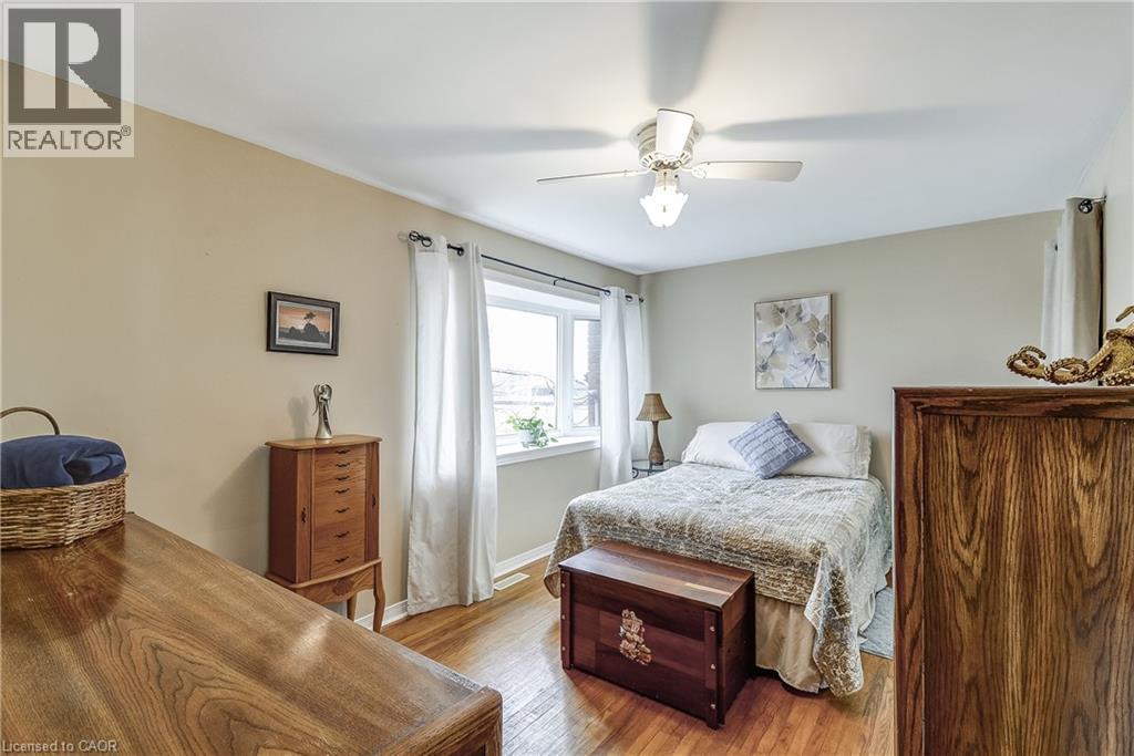 2420 Maryvale Court, Burlington, ON - Indoor Photo Showing Bedroom