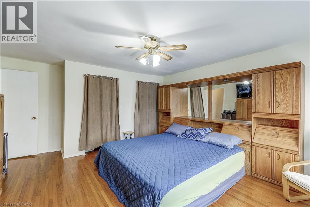 2420 Maryvale Court, Burlington, ON - Indoor Photo Showing Bedroom