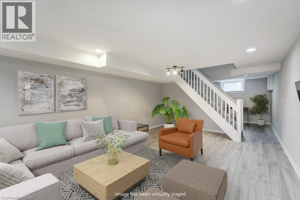 2420 Maryvale Court, Burlington, ON - Indoor Photo Showing Living Room