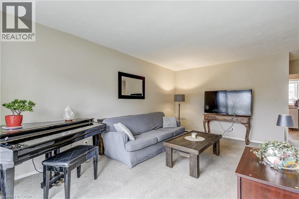2420 Maryvale Court, Burlington, ON - Indoor Photo Showing Living Room