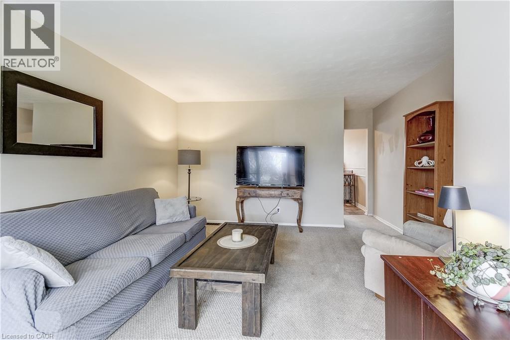 2420 Maryvale Court, Burlington, ON - Indoor Photo Showing Living Room