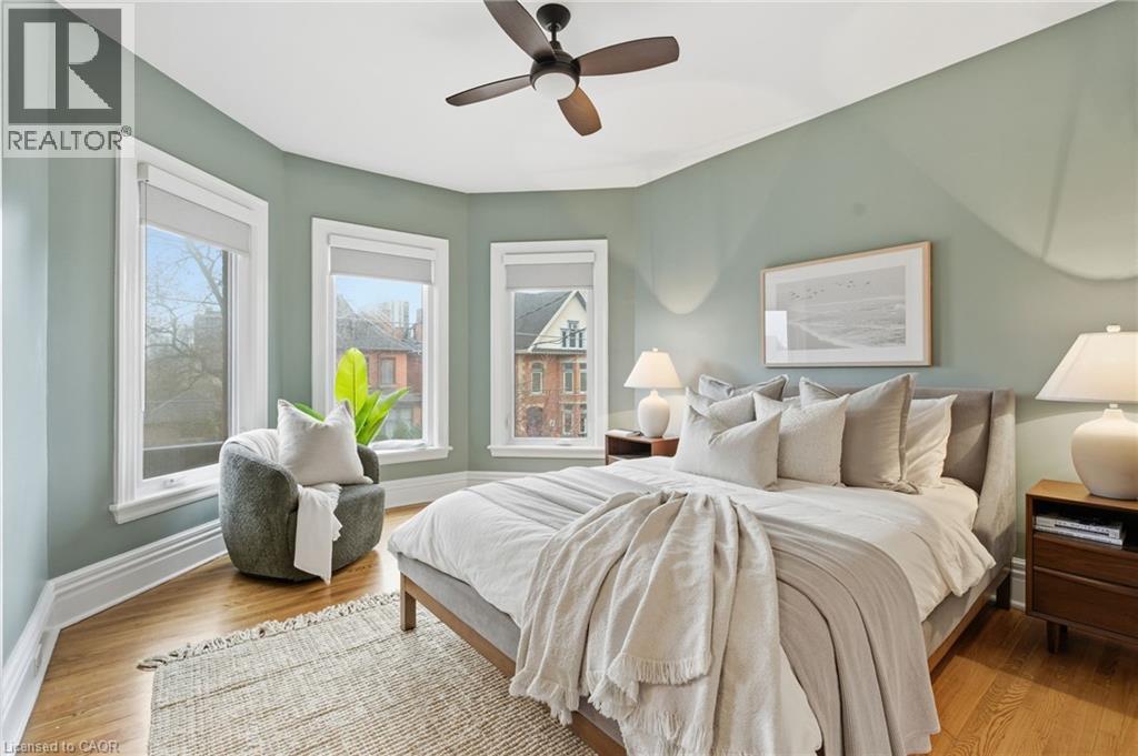 141 Markland Street, Hamilton, ON - Indoor Photo Showing Bedroom