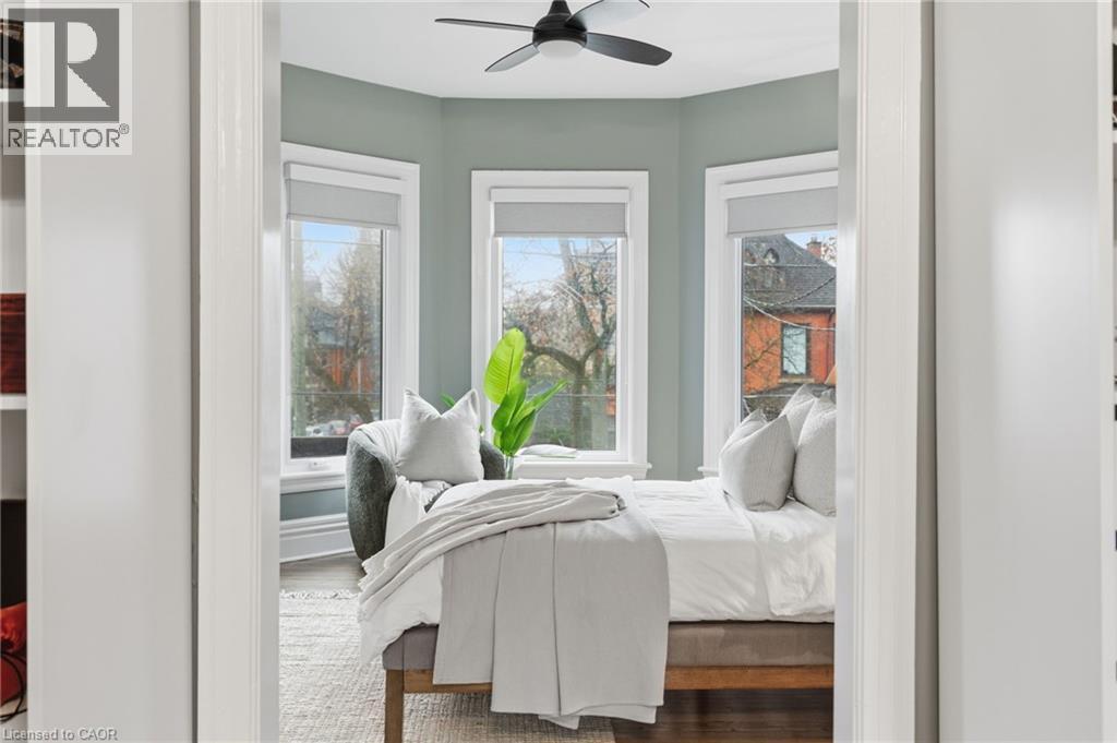 141 Markland Street, Hamilton, ON - Indoor Photo Showing Bedroom