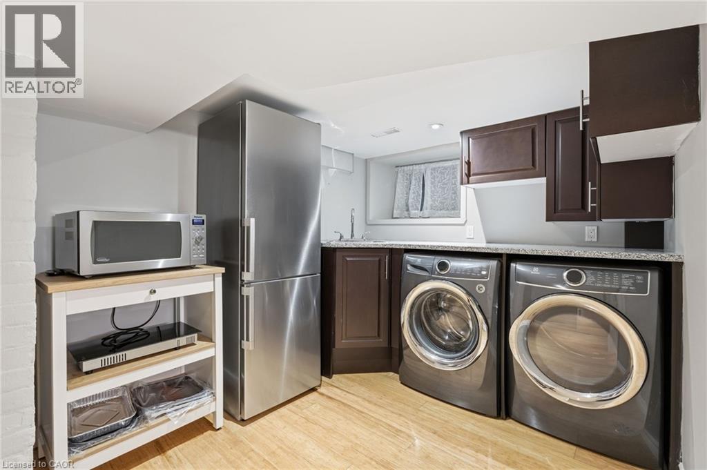 141 Markland Street, Hamilton, ON - Indoor Photo Showing Laundry Room