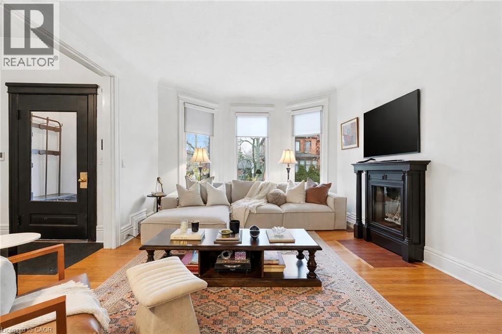 141 Markland Street, Hamilton, ON - Indoor Photo Showing Living Room With Fireplace