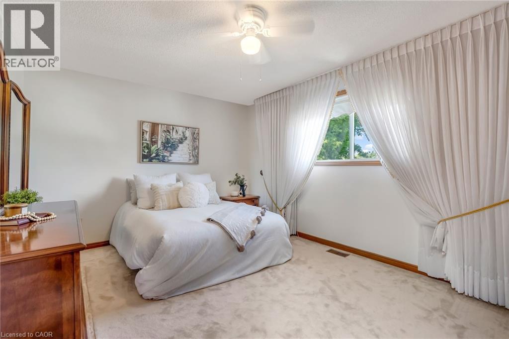 203 Margaret Avenue, Hamilton, ON - Indoor Photo Showing Bedroom