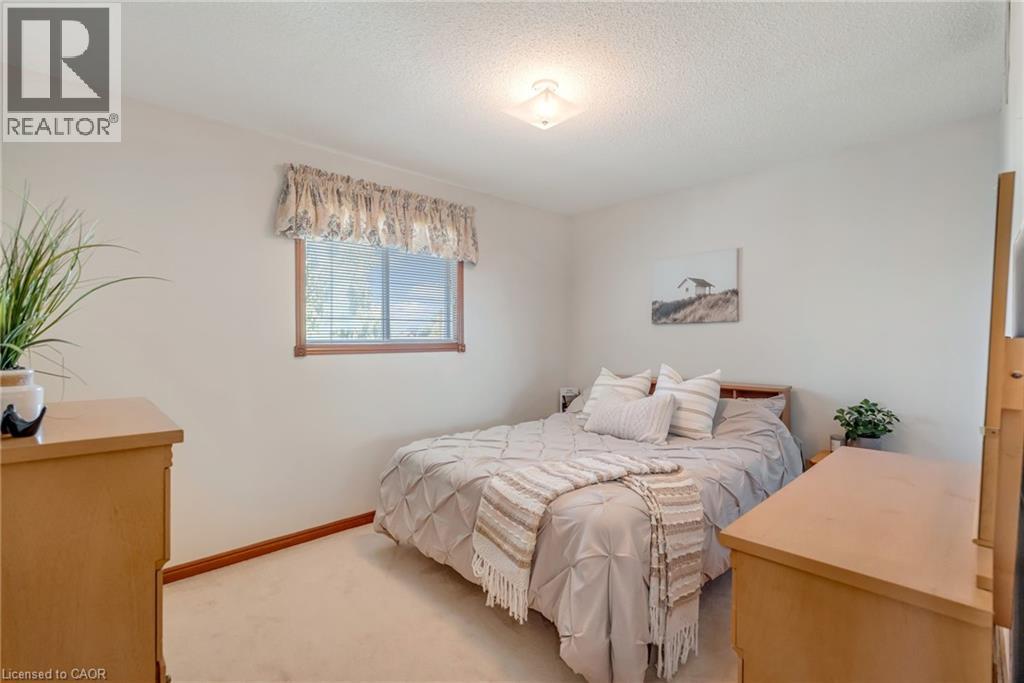 203 Margaret Avenue, Hamilton, ON - Indoor Photo Showing Bedroom