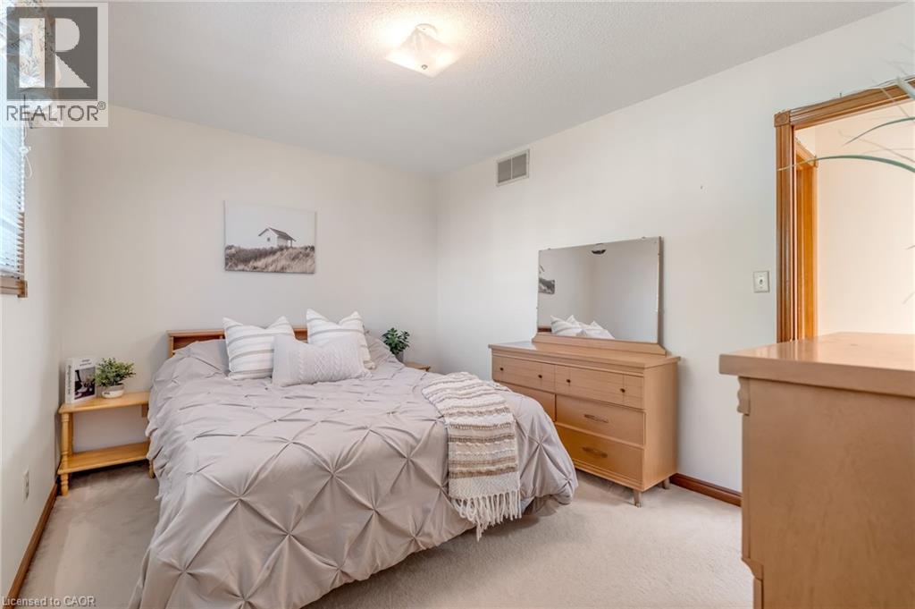203 Margaret Avenue, Hamilton, ON - Indoor Photo Showing Bedroom