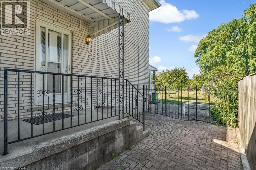 Side Entrance - 203 Margaret Avenue, Hamilton, ON - Outdoor