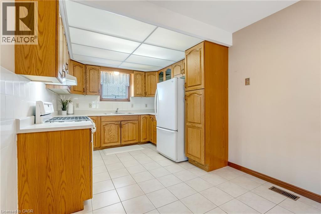 203 Margaret Avenue, Hamilton, ON - Indoor Photo Showing Kitchen