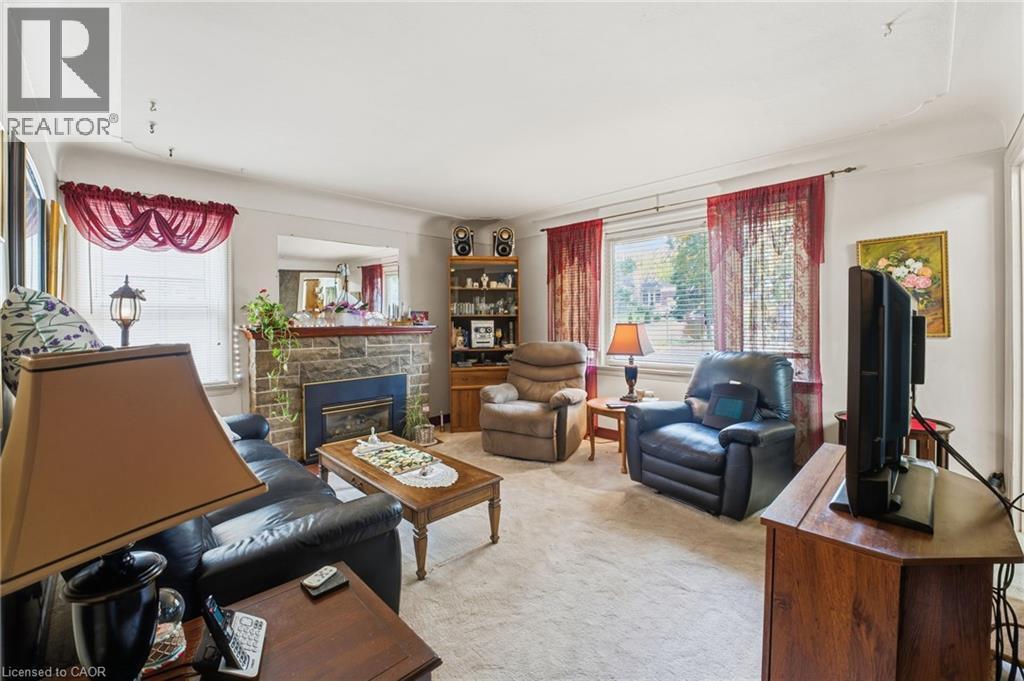 298 Sanatorium Road, Hamilton, ON - Indoor Photo Showing Living Room With Fireplace