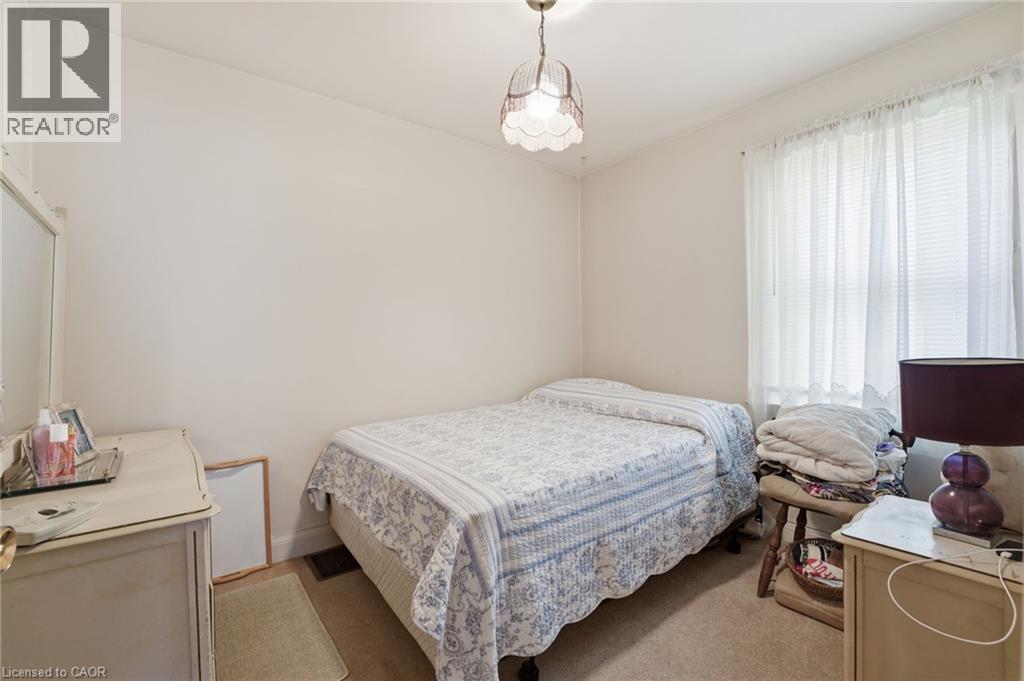 298 Sanatorium Road, Hamilton, ON - Indoor Photo Showing Bedroom
