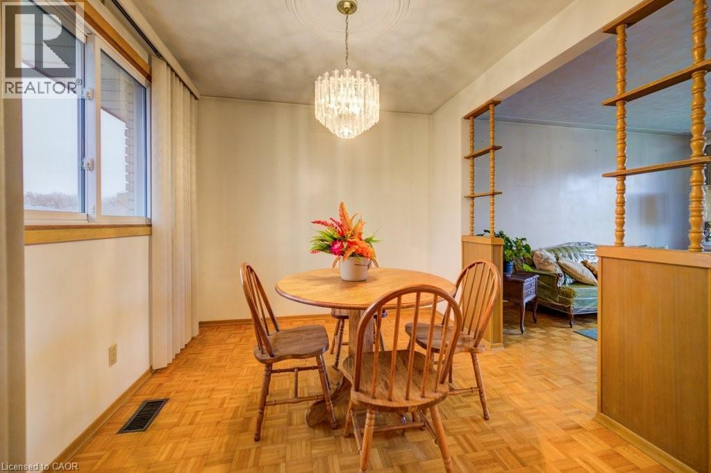 131 Thunderbird Drive, Cambridge, ON - Indoor Photo Showing Dining Room